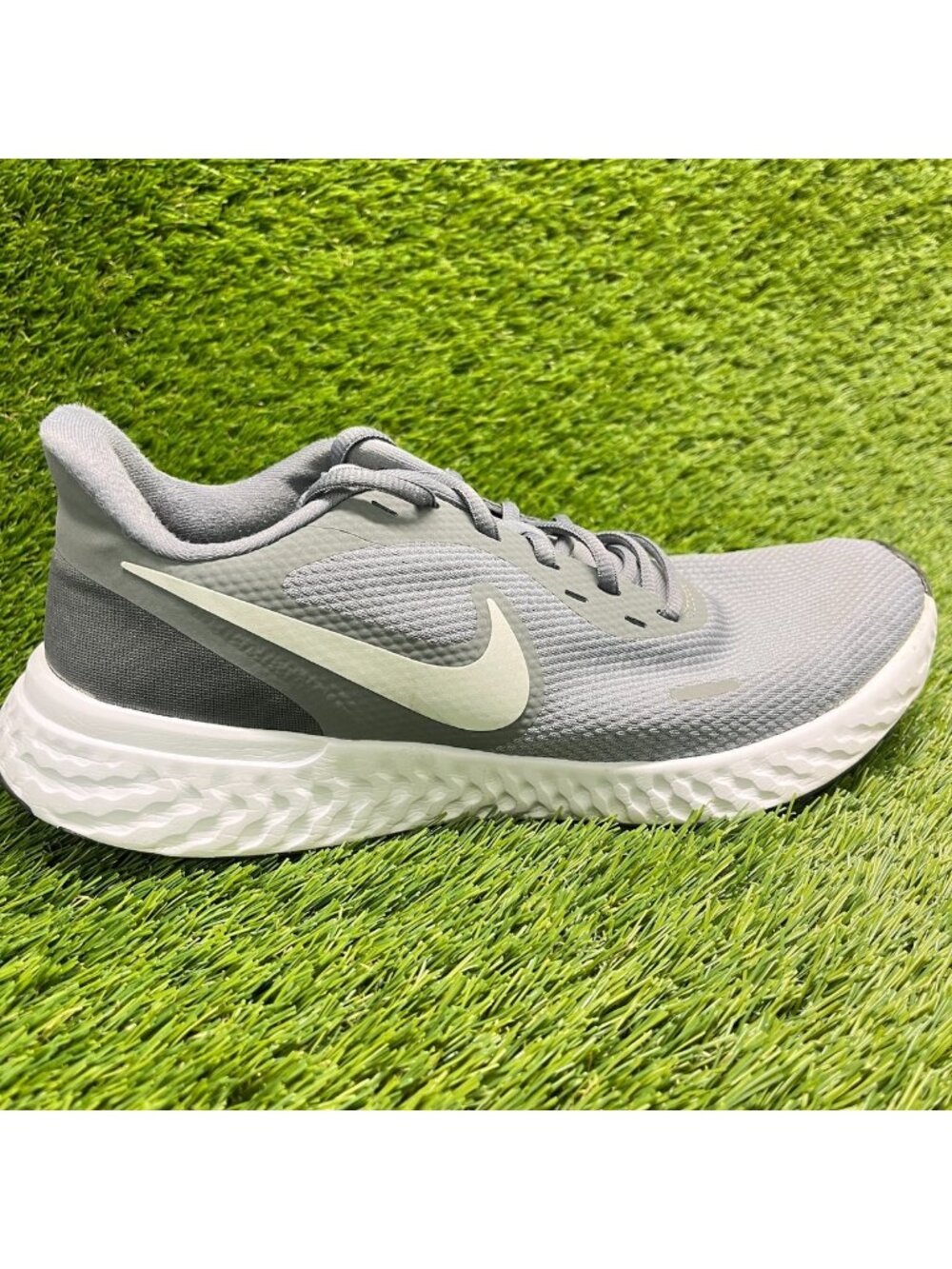 Nike Revolution 5 Mens Size 9.5 Gray Athletic Running Walking Shoes Sneakers